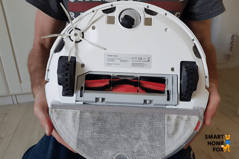 The Roborock S5 Max’s mop